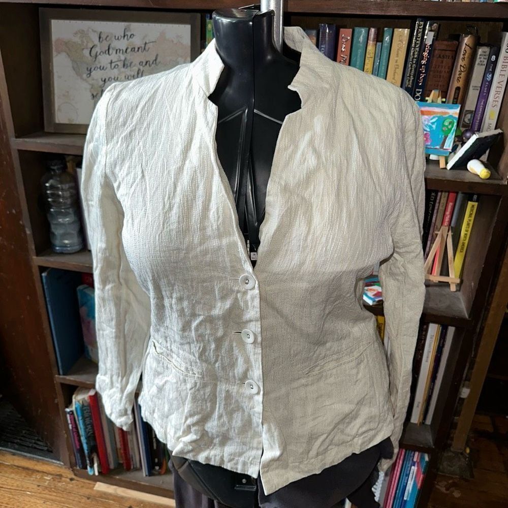 Eileen Fisher cream chic linen M minimalist elevated basics blazer